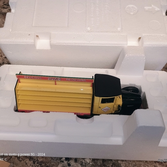 Coca-Cola diecast metal vehicle replica of a 1931 Coke - Picture 2 of 10